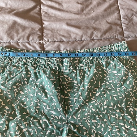 Lands End Sports Tea Green Floral Leaf Pull On Mid Rise Shorts Women’s Sz 16 - Picture 4 of 5
